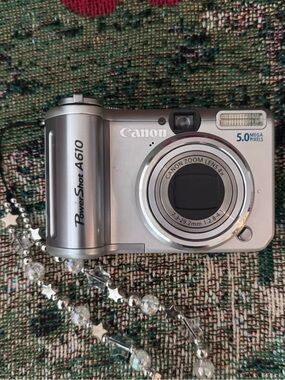 Canon PowerShot A610 ccd Digital Camera flip screen